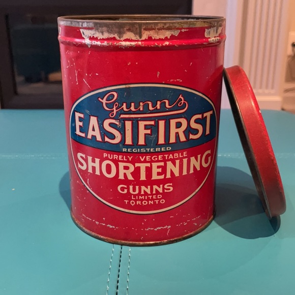 Original retro tin An awesome piece of Canadiana - Picture 2 of 2